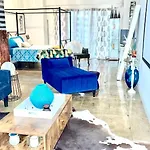 Modern Elite Open Style Loft With Rooftop Pool & Jacuzzi